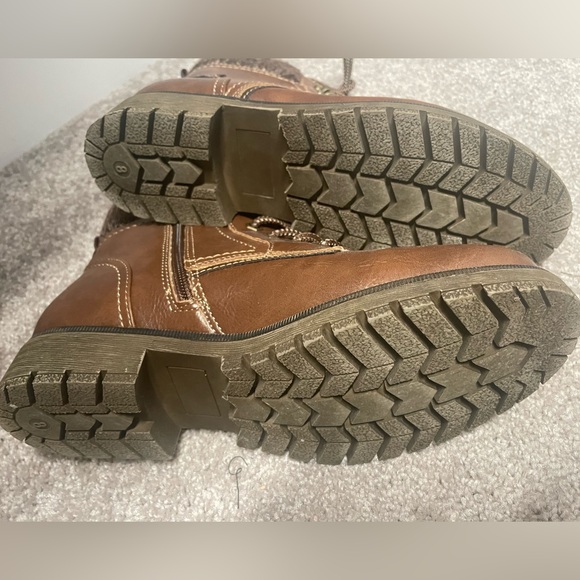 Boots - Picture 4 of 5